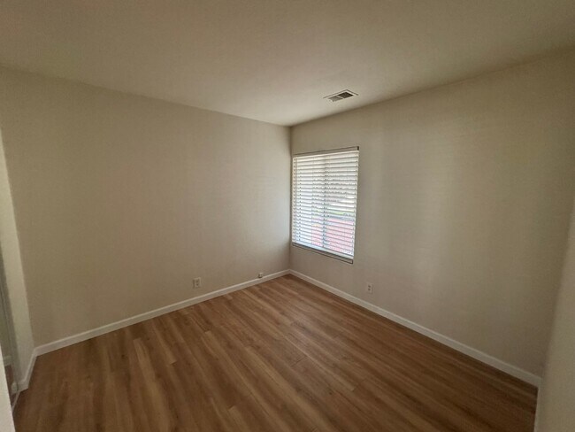 Building Photo - Spacious Hercules Home Near Parks & Schools with Large Backyard