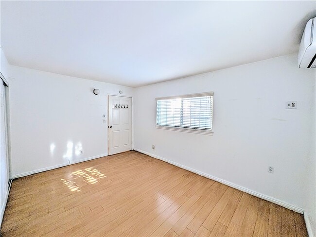 Building Photo - 2305 Cordoza Ave