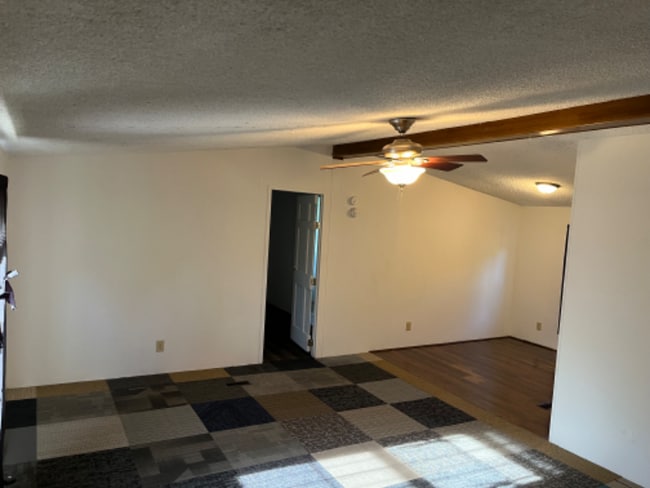 Building Photo - 9590 SW McAdoo Rd