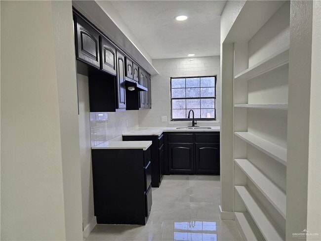 Building Photo - 16 Tori Ln