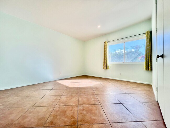 Building Photo - AVAILABLE NOW! 3 Bedroom 2 Bathroom POOL HOME in Palm Springs !