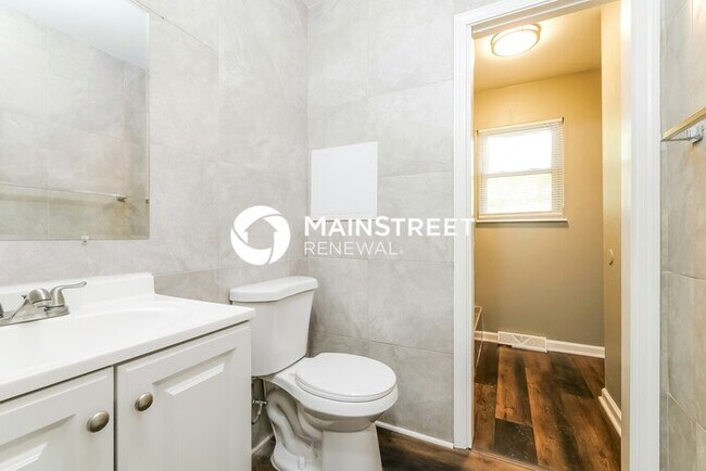 Building Photo - 3 Bedroom Pet-Friendly Home in Blue Springs, MO with Main Street Renewal