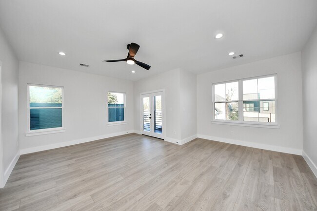 Building Photo - 8306 Comal St