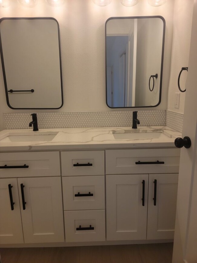 Building Photo - Brand New 4 Bed 3 Bath Modern Farmhouse St...