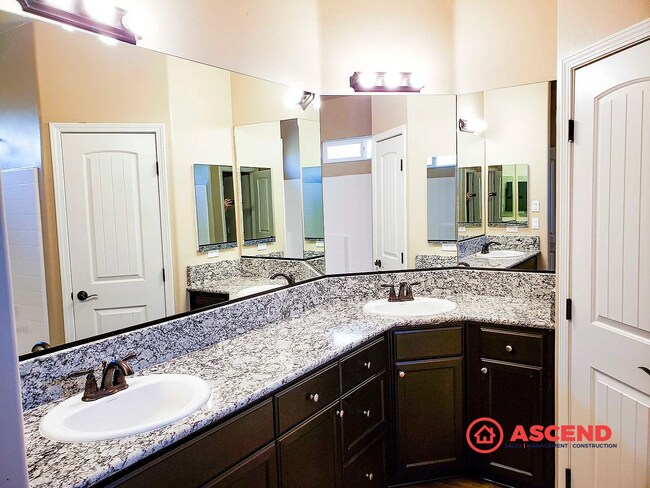 Building Photo - 4 Bedroom 2 Bath Newly Constructed Home