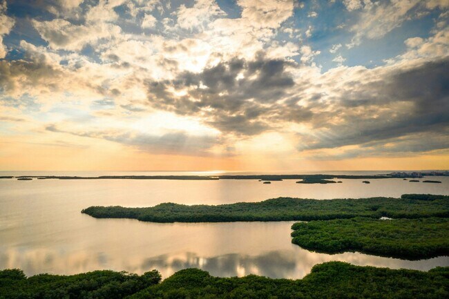 Building Photo - 5000 Coconut Rd