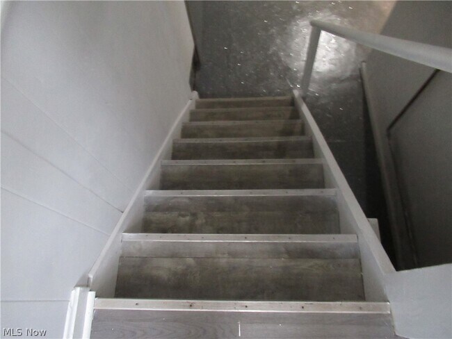 Building Photo - 1616 Douglas Rd