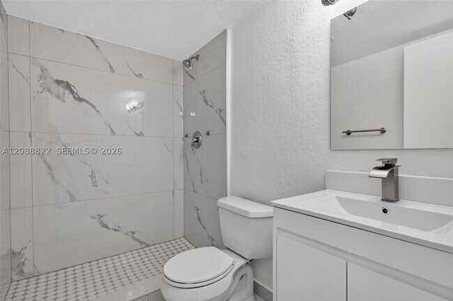 Building Photo - 9360 Fontainebleau Blvd