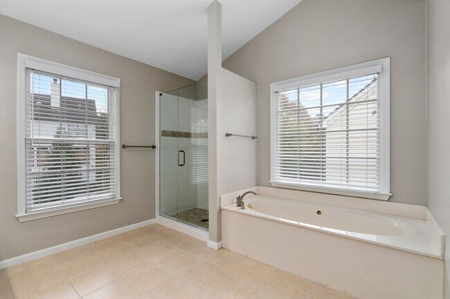 Building Photo - Spacious 4-Bedroom Two-Story Home in Dunwo...