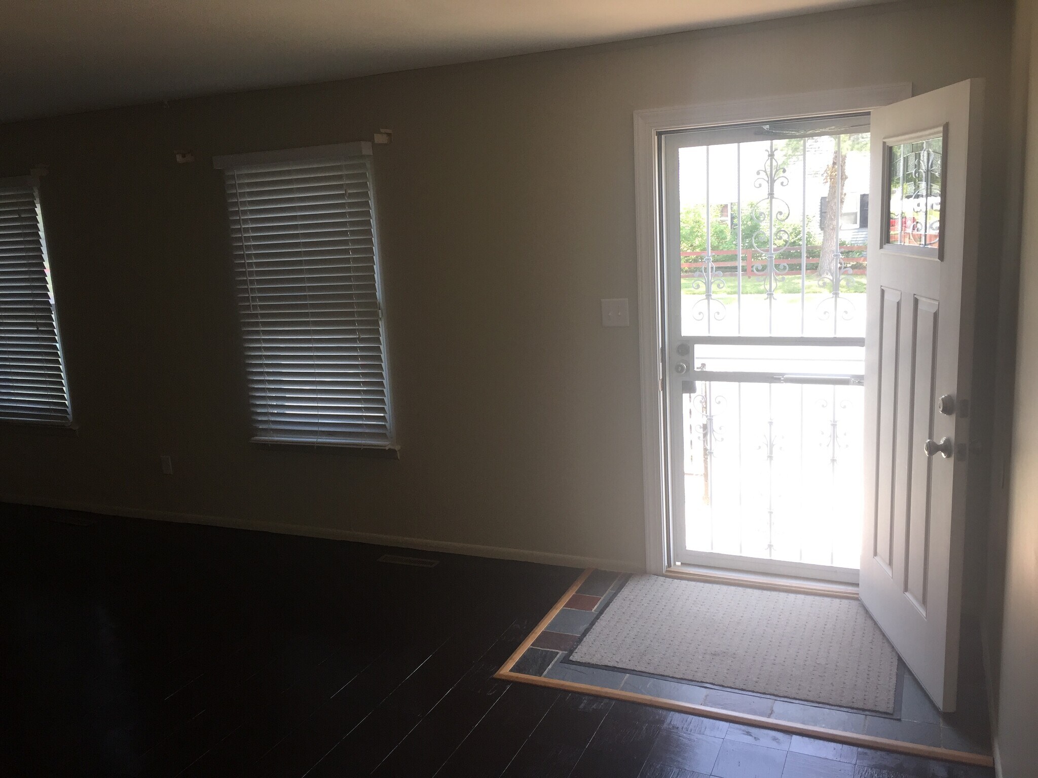 Building Photo - 570 Jamestown Ct