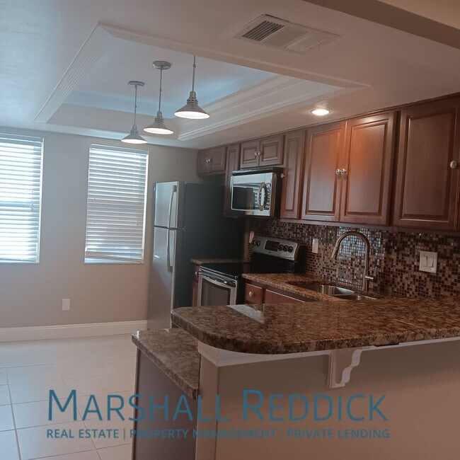 Building Photo - 2 bed 2 bath with a pool