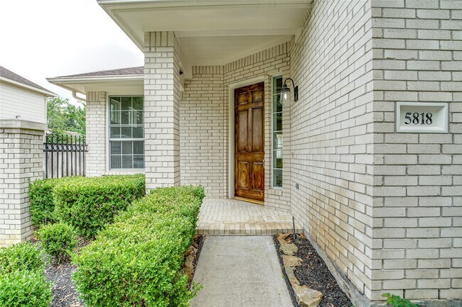 Building Photo - 5818 Pebble Bank Ln