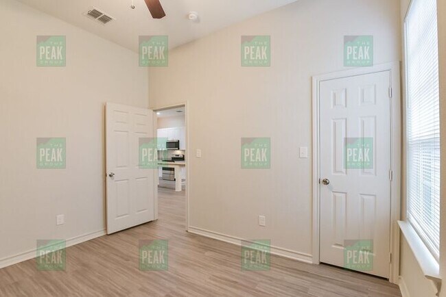 Building Photo - $1515! Beautiful Corner lot home in Fort Worth! Available 5/16!