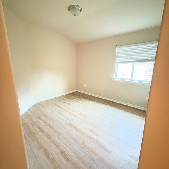 Building Photo - 208 Moulins Ln