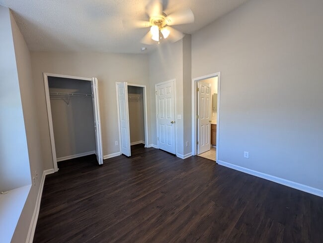 Building Photo - Cozy Townome located in the Old Stone Crossings community!