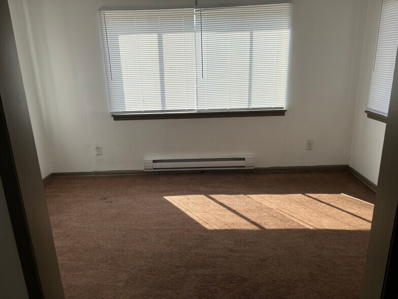 Building Photo - 196-1 S Mount Vernon Ave