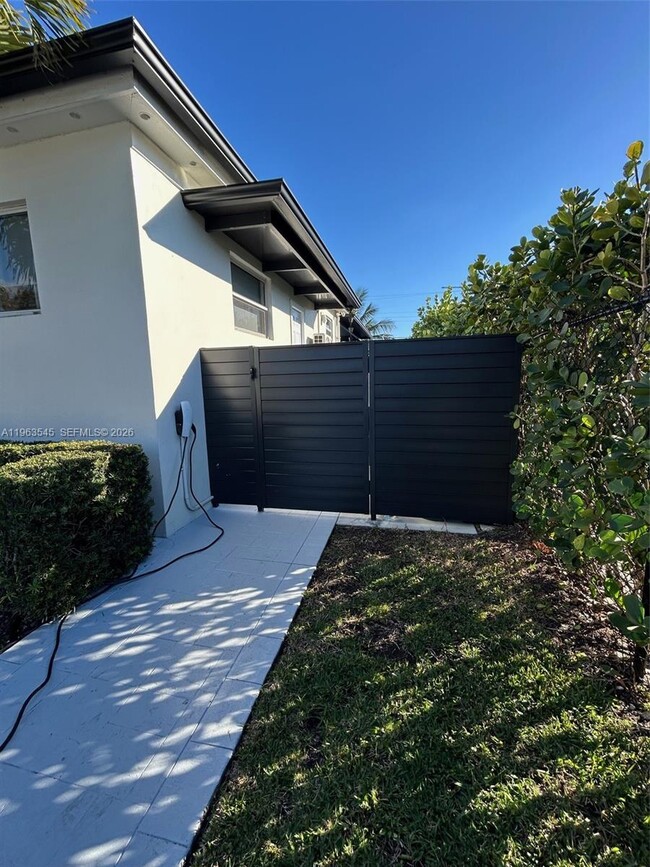 Building Photo - 8000 SW 19th St