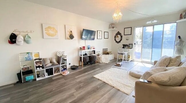 Building Photo - **1139 E Ocean Blvd #301 Long Beach** Upstairs 1 bedroom 1 bath !!2 weeks OAC!!