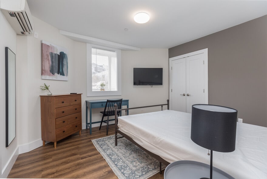 Building Photo - 843 Columbia Rd