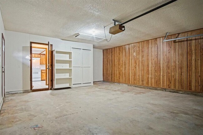 Building Photo - 1125 N Patterson Dr