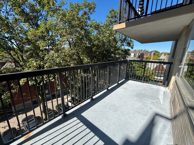 Building Photo - 80 Monmouth St