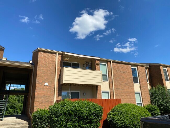 Building Photo - 515 Basswood Ave