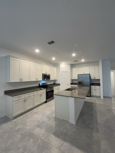 Building Photo - 3132 Country Side Dr