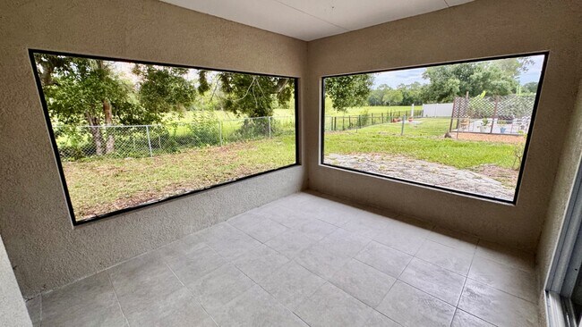 Building Photo - 3252 Golfview Rd