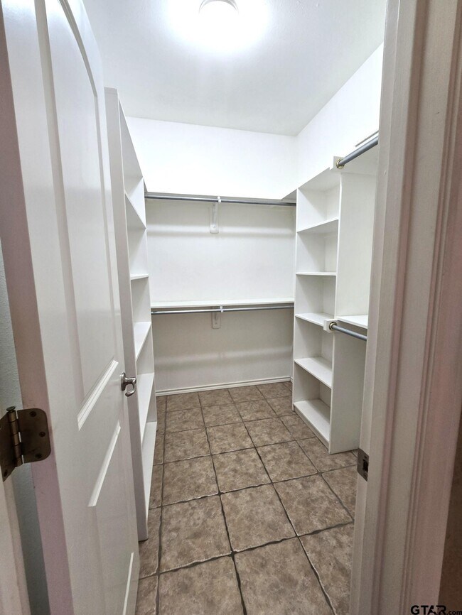 Building Photo - 5603 Thomas Nelson Dr