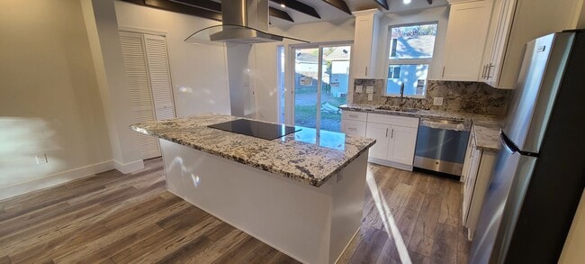 Building Photo - 1402 Clara Ln