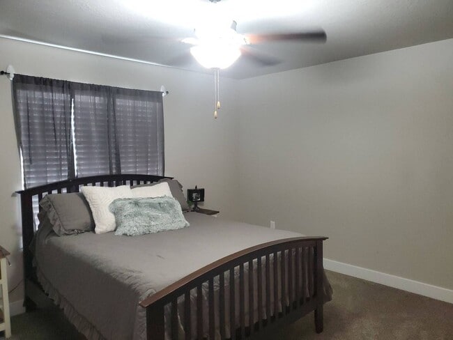 Building Photo - Three bedroom, 2.5 bath townhome