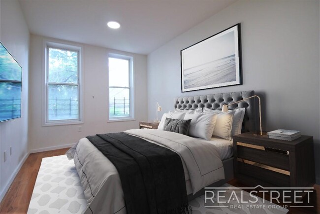 Building Photo - NO FEE! 3 BED 1.5 BATH DUPLEX in Stuyvesan...