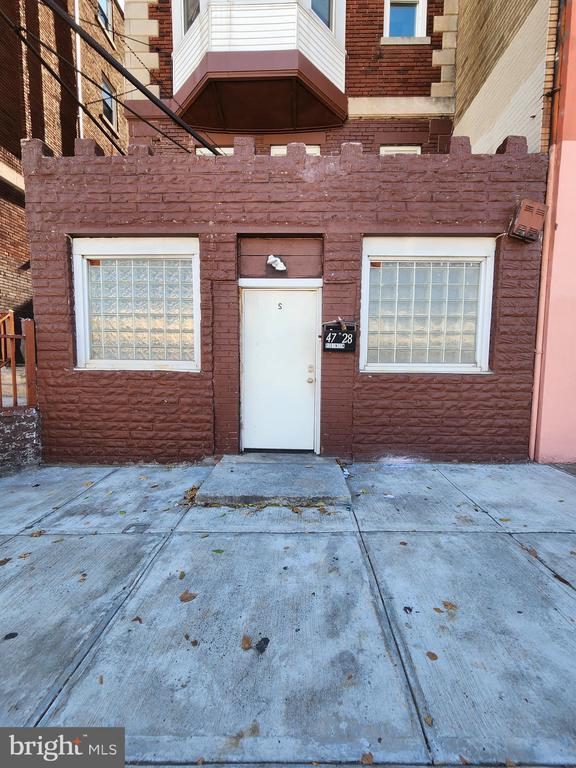 Building Photo - 4728 Chestnut St