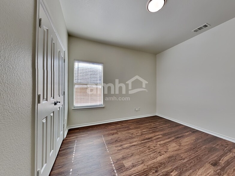 Building Photo - 7606 Fallen Antler Pl