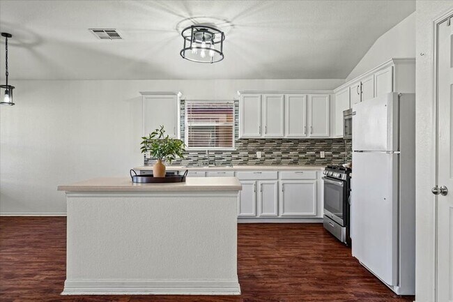 Building Photo - 17912 Aleppo Pine