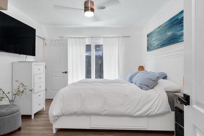 Building Photo - 2233 SE 15th St