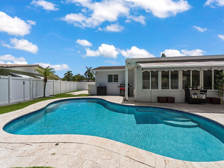 Building Photo - 801 SE 14th St