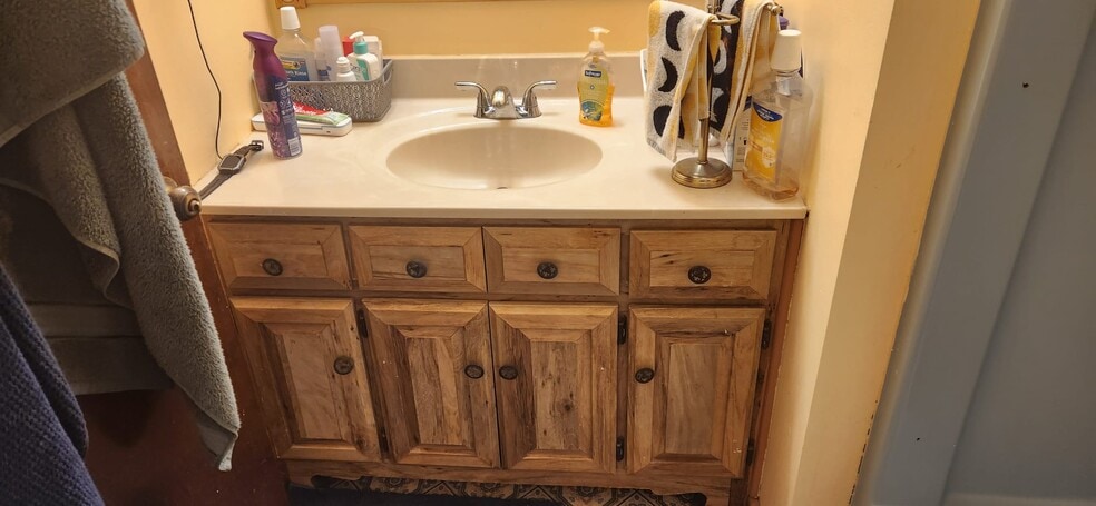 shared Bathroom vanity2 - 2116 Thaler Ave