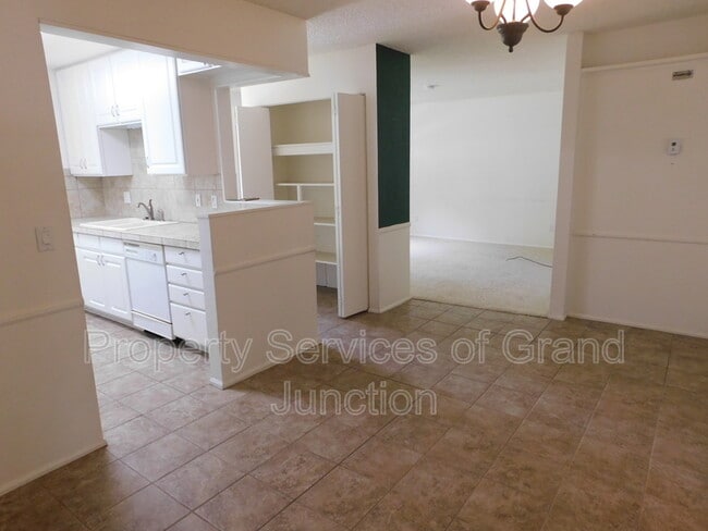 Building Photo - 4 Chardonnay Ct