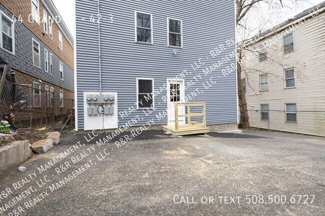 Building Photo - 44 Grand St