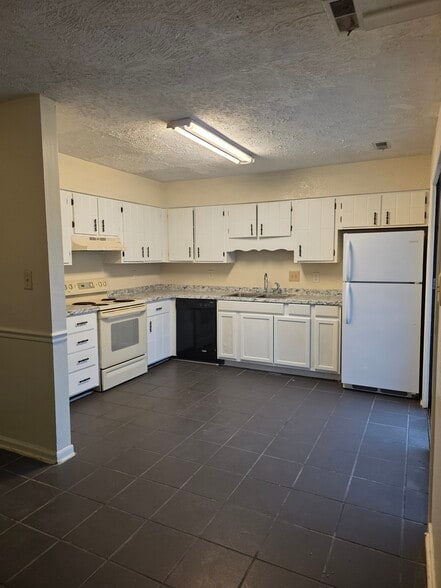 Kitchen - 9102 Woodpark Ln