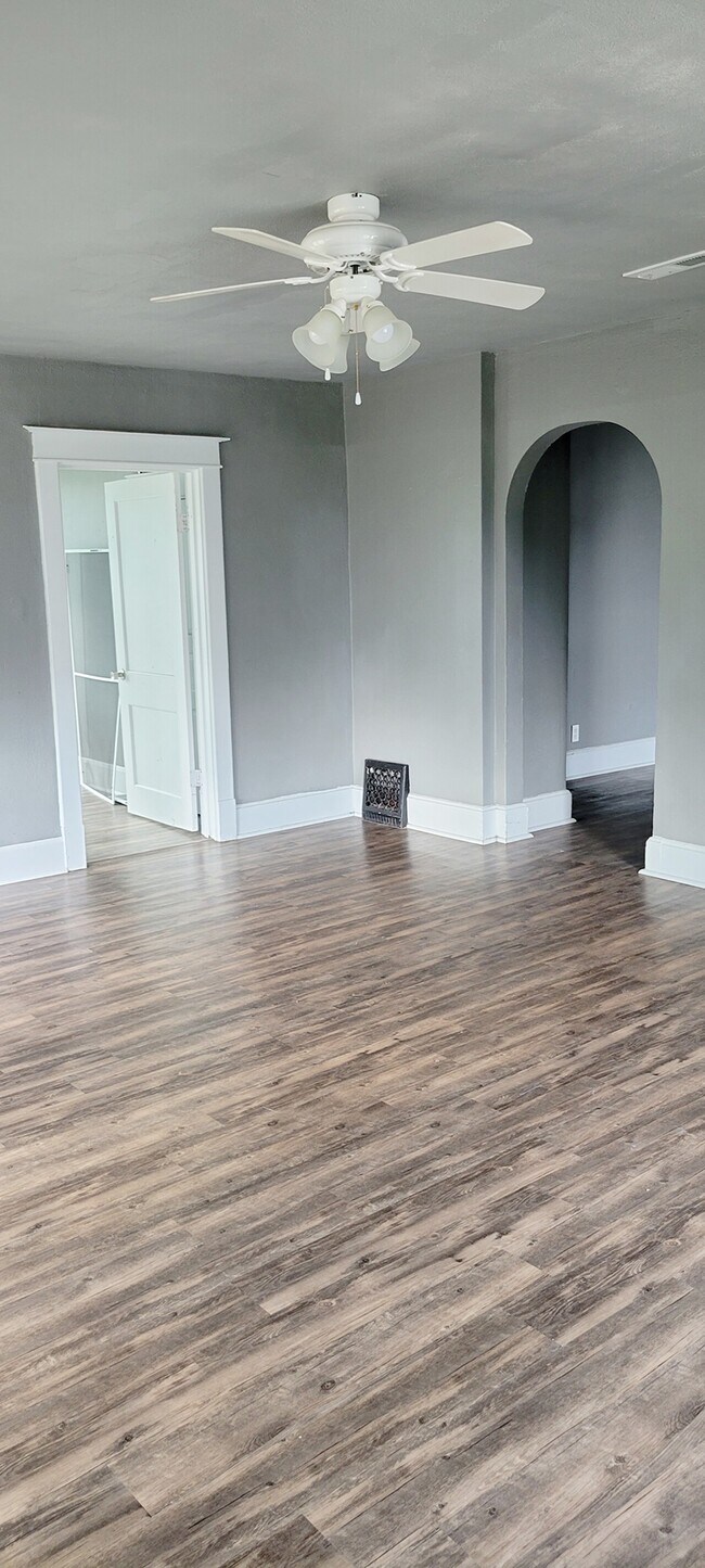 Building Photo - 447 Locust St. Unit 2