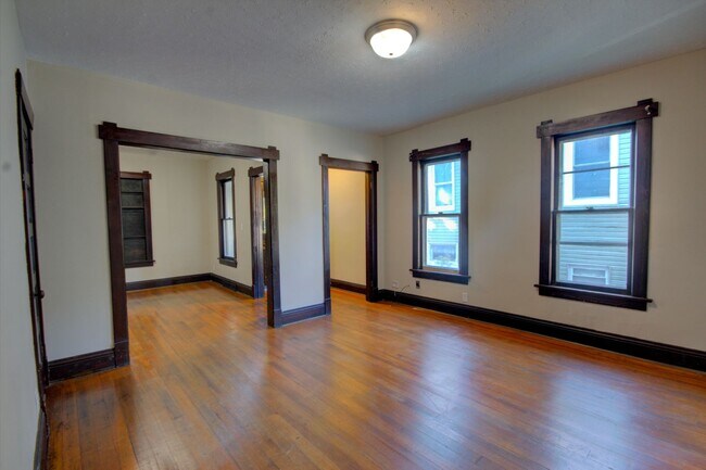 Building Photo - SL AAC907