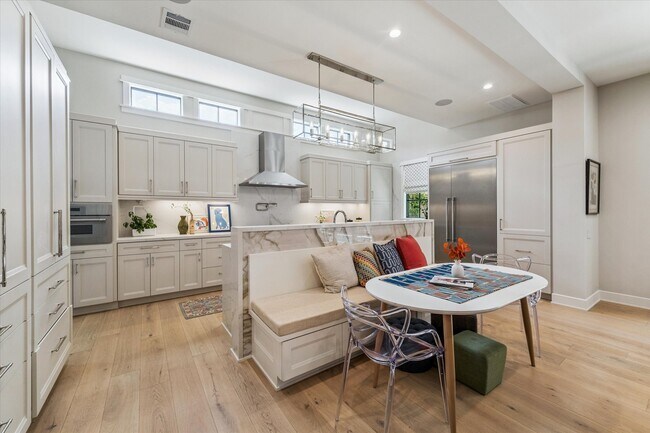 Building Photo - 1136 Woodland St