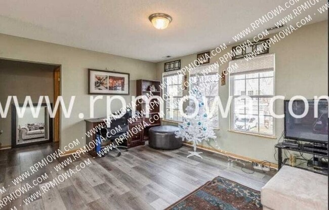 Building Photo - 3204 SW Sharmin Ln