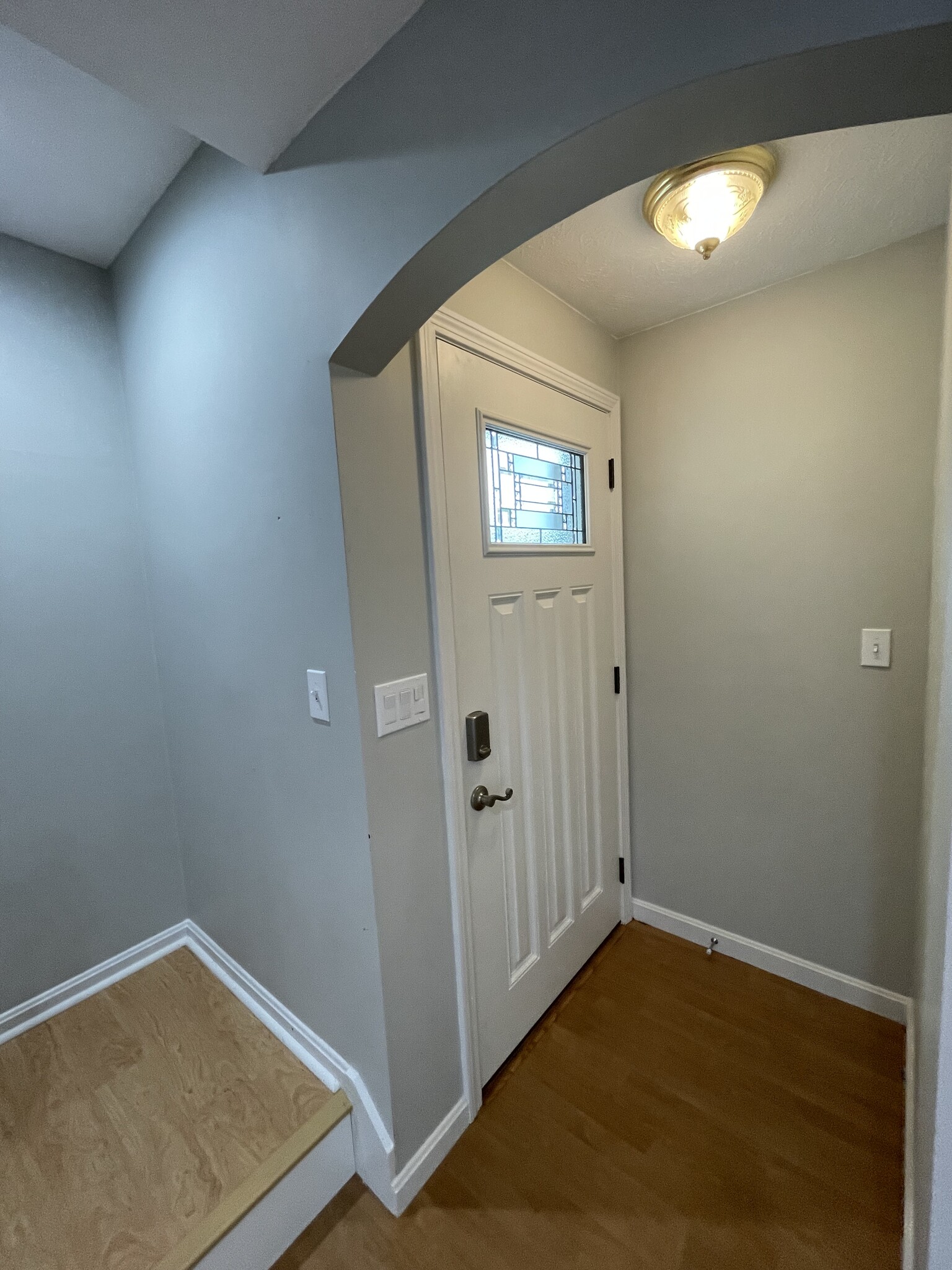 Main Living Room Front Entry - 7A Pelican Cir