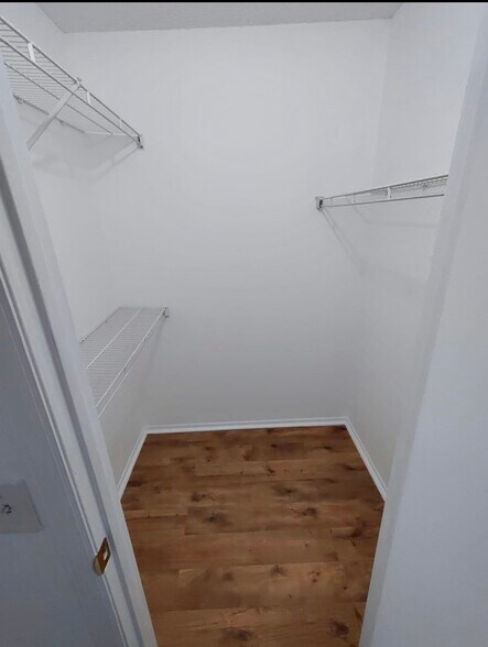 En-suite Walking Closet - 4124 Pershing Pointe Pl