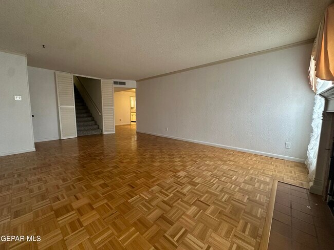 Building Photo - 724 Espada Dr