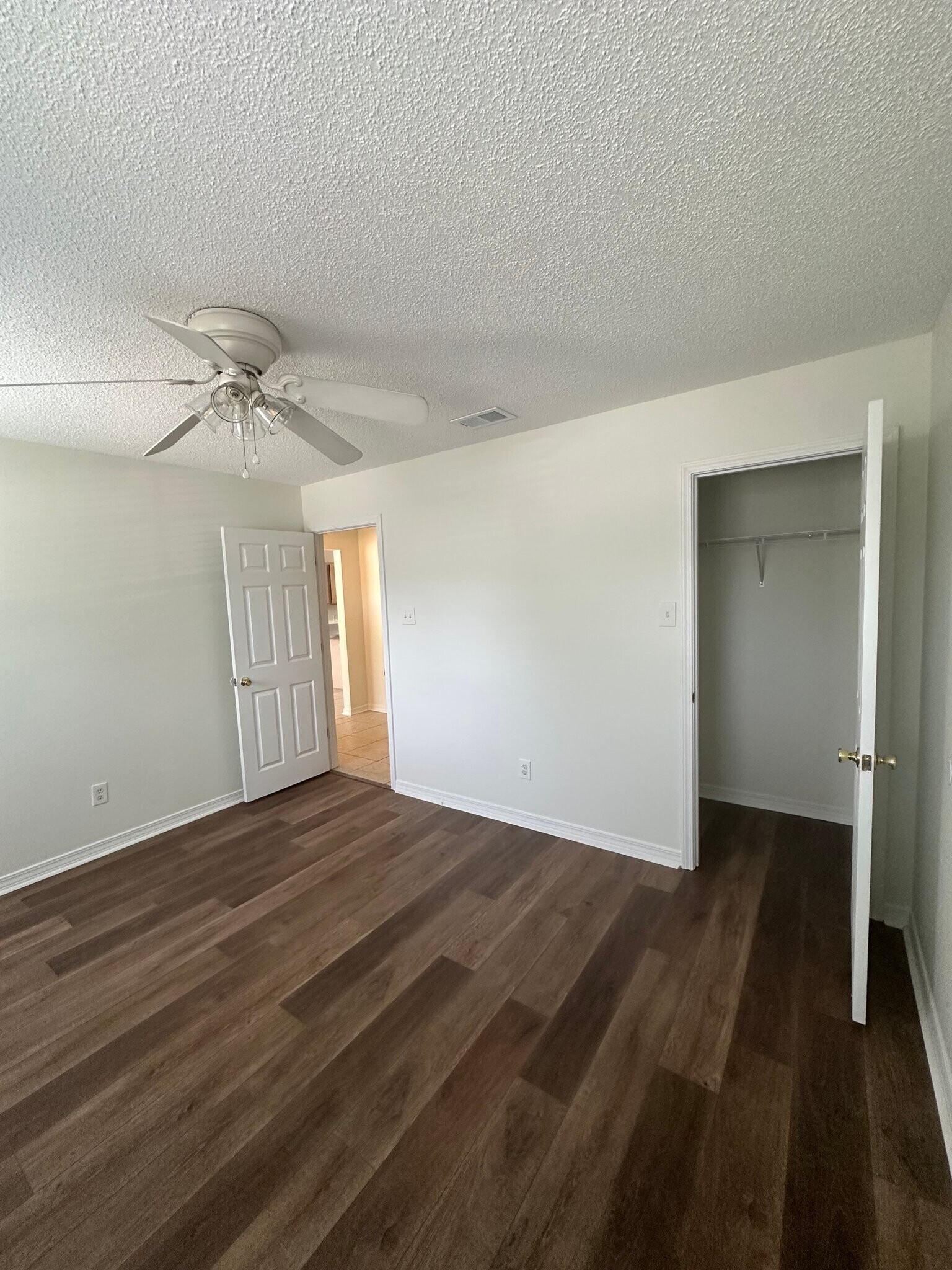 Building Photo - 405 Belle Chase Ct S