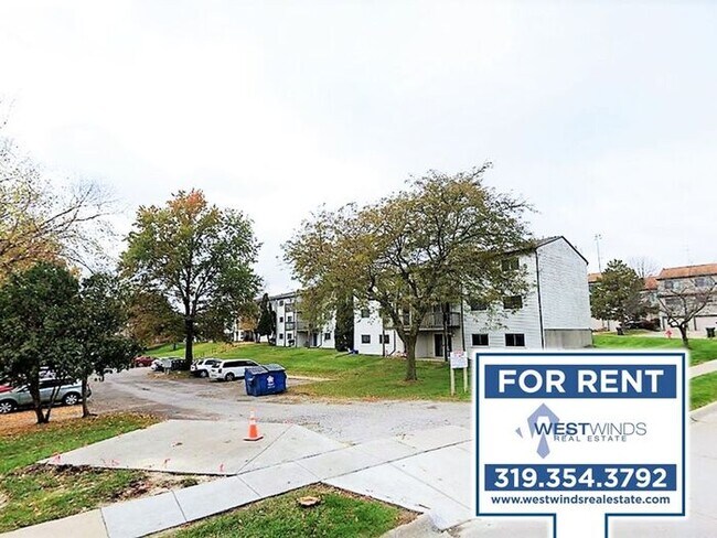 Building Photo - $1,150 | 2 Bedroom, 1 Bathroom Condo | Cat Friendly* | Available for August 1st 2025 Move In!